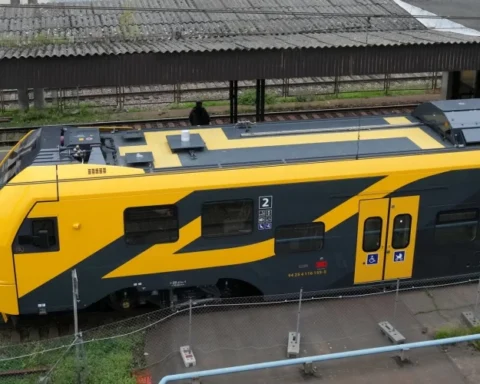 Пассажирские поезда в Латвии задерживаются из-за плохих погодных условий