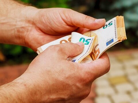 Порог бедности в Европе: как выглядит ситуация в Латвии и других странах