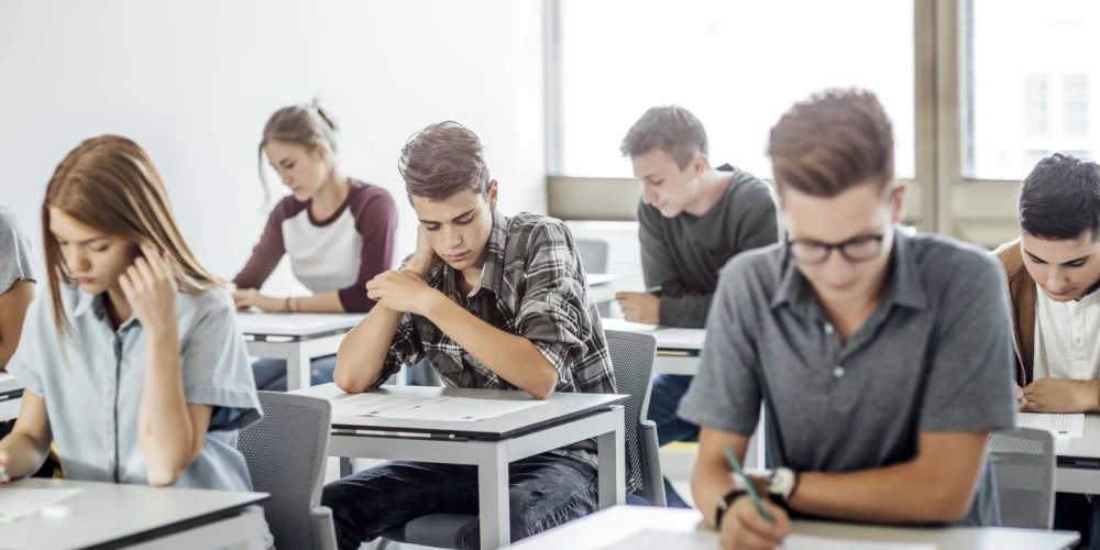Правительство Латвии уменьшило количество экзаменов для учеников 9-х классов