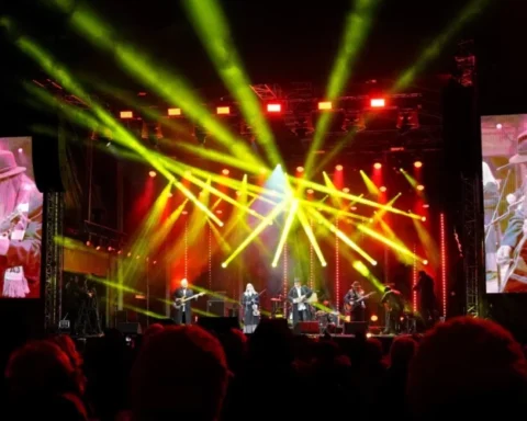 Праздничный концерт в честь Дня Лачплесиса прошел в Парке Узварас