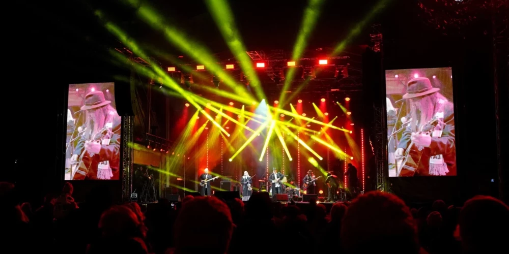 Праздничный концерт в честь Дня Лачплесиса прошел в Парке Узварас