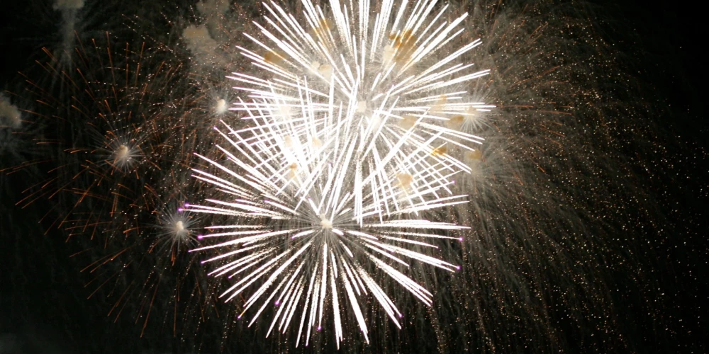 Праздничный салют 18 ноября состоится только в Вентспилсе, Юрмале и Огре