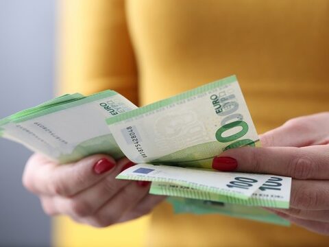 Профсоюзы: 5% самых богатых латвийцев получают столько же, сколько 54% беднейших граждан