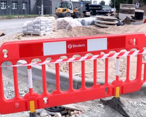 Ремонт улиц в Риге снова откладывается из-за недостатка планирования