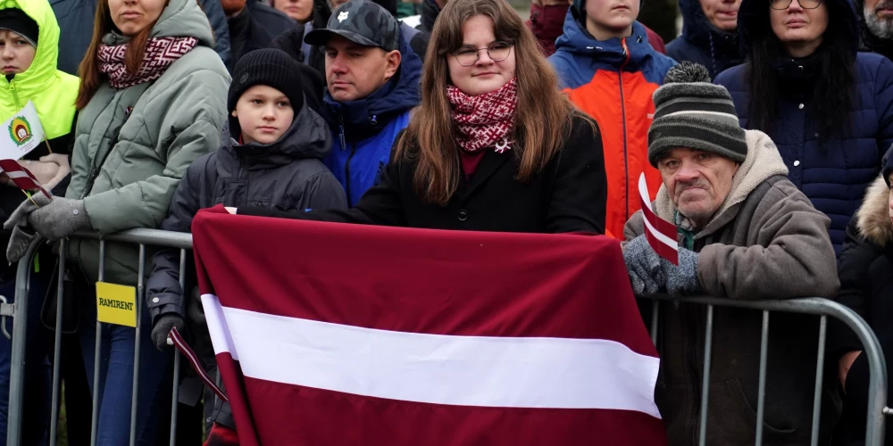 Рига: 40% жителей не участвуют в ноябрьских праздниках и не объясняют детям значение памятника Свободы