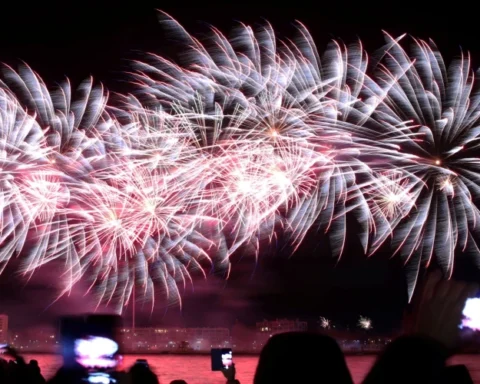 Рига рассматривала запрет салютов, но полностью отказать в них не смогла