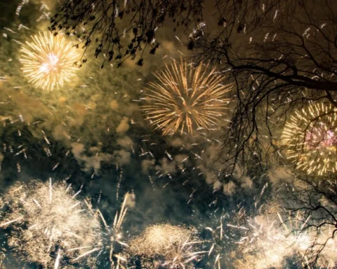 Рига вводит штрафы за использование пиротехники в новогодние праздники с Москвой