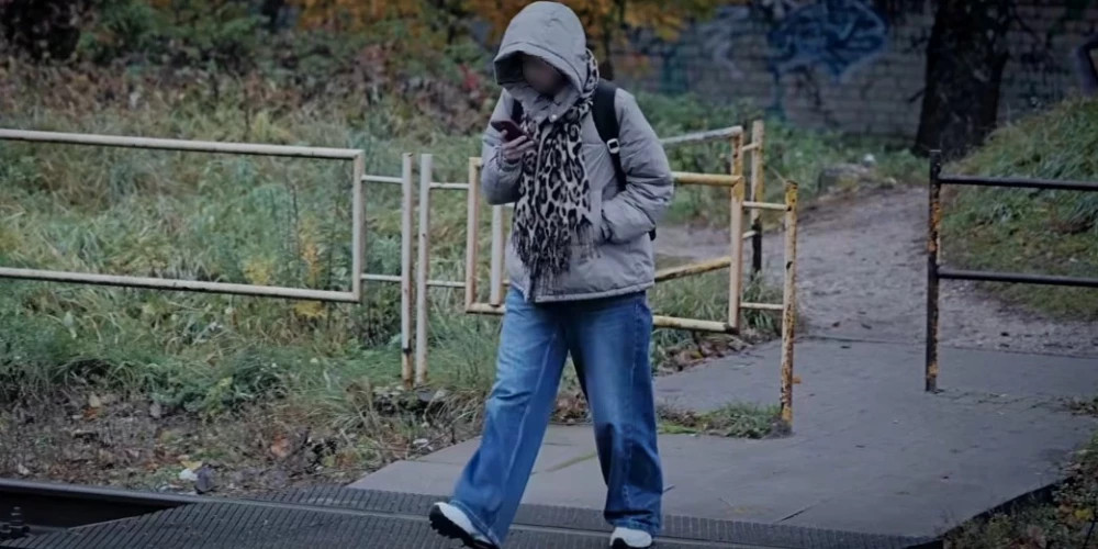 Рижанин снял тревожное видео о безопасности на железнодорожном переходе