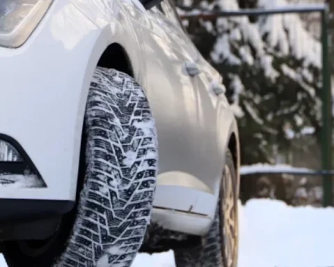 С 1 декабря шины M+S утратят статус зимних, разрешены только с надписью "гора и снежинка"