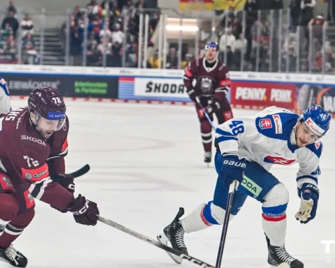 Сборная Латвии по хоккею потерпела второе поражение на Кубке Германии против Словакии