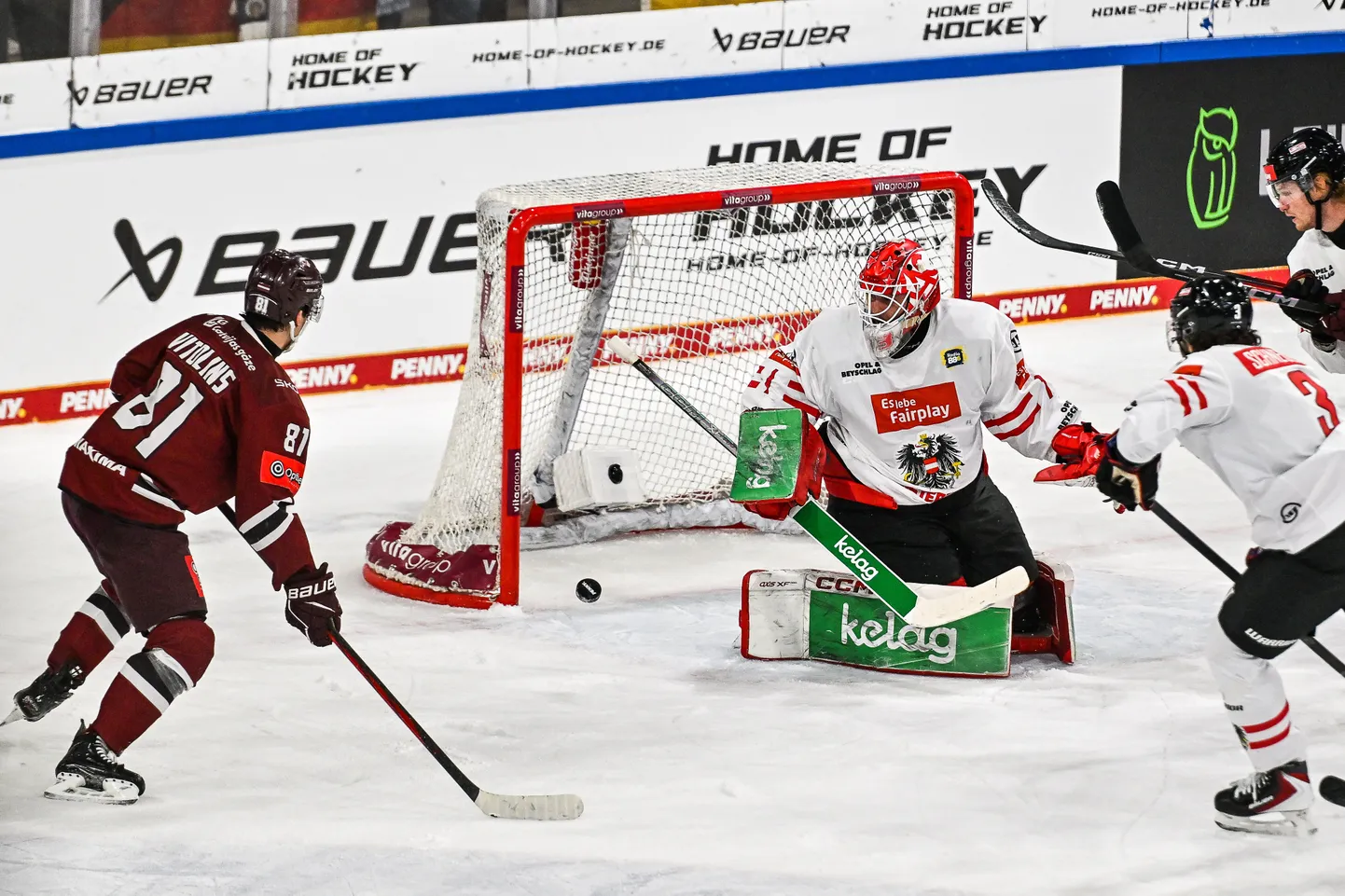 Сборная Латвии по хоккею завершила турнир в Германии победой над Австрией 4:2