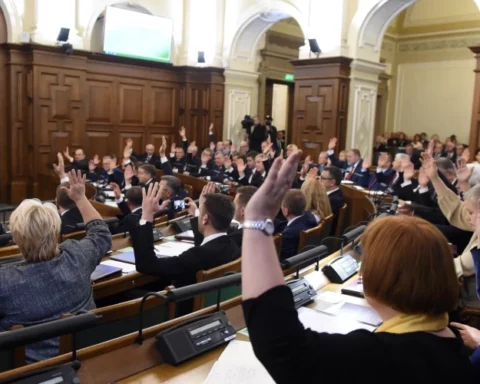 Сейм заморозил партийное финансирование на уровне 2024 года: какие сэкономлены средства?