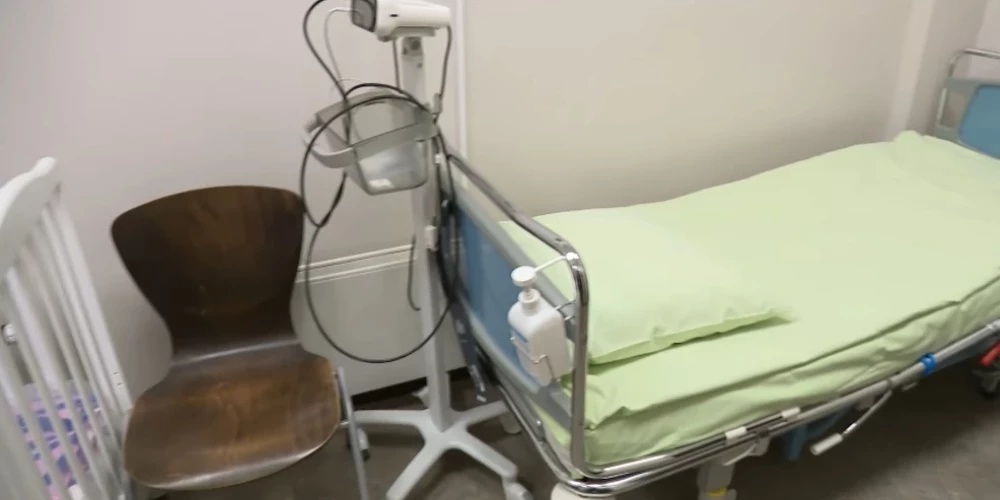 Семья из Латвии не смогла пройти в больницу с грудным ребенком