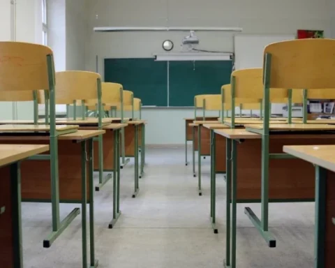 Школьная анкета о небинарном поле вызвала дебаты среди латвийцев