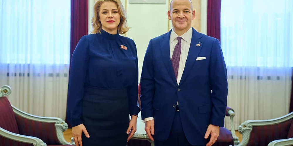 Силиня провела прощальную встречу с послом США в Латвии