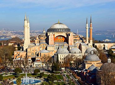 Смерть семьи из Гамбурга в Стамбуле может быть частью серии отравлений