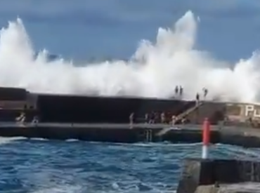 Смертоносные волны на Тенерифе: три человека погибли, 15 пострадали