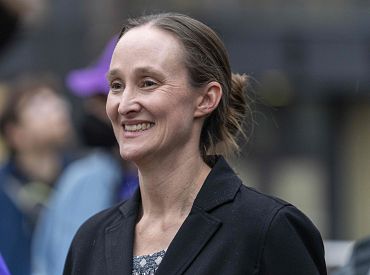 Социалистка Кэти Уилсон победила на выборах мэра Сиэтла, опередив действующего мэра