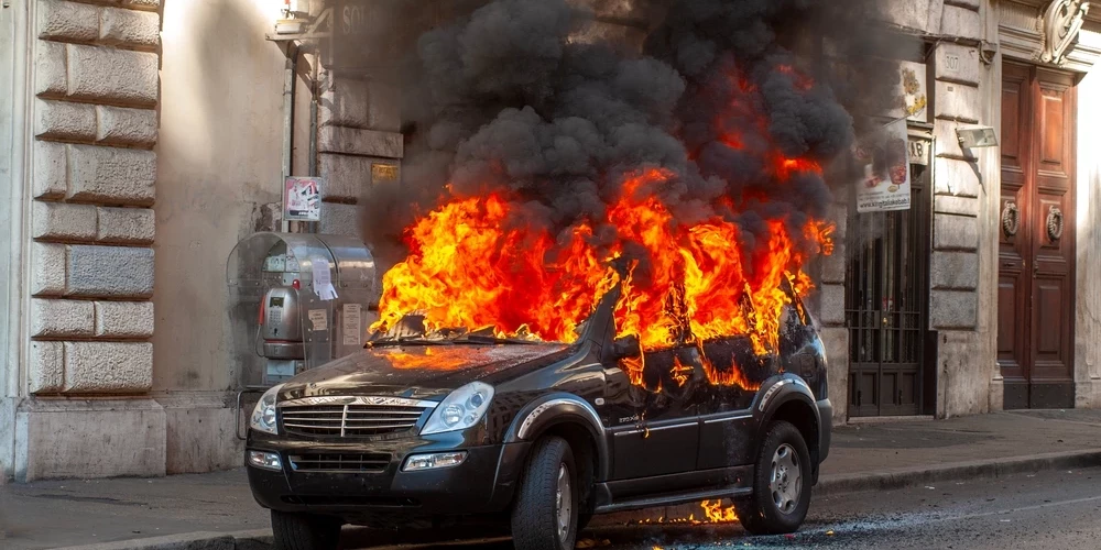 В Латвии каждый день происходит пожар в автомобиле: какие марки наиболее подвержены этому?