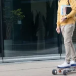 В Латвии введут обязательную проверку возрастных и правовых требований для пользователей микромобильности