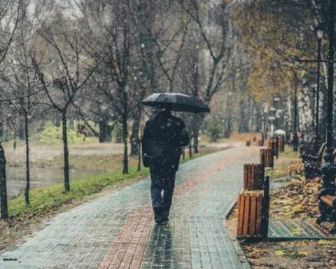 В Латвию приходит холод: синоптики прогнозируют минусовую температуру и снег