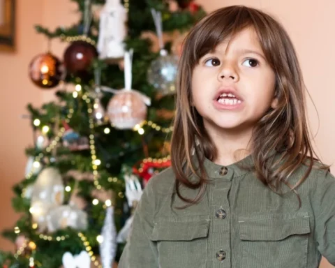 В Лиепае семьям с детьми выдают рождественские пособия по 15 евро на ребёнка