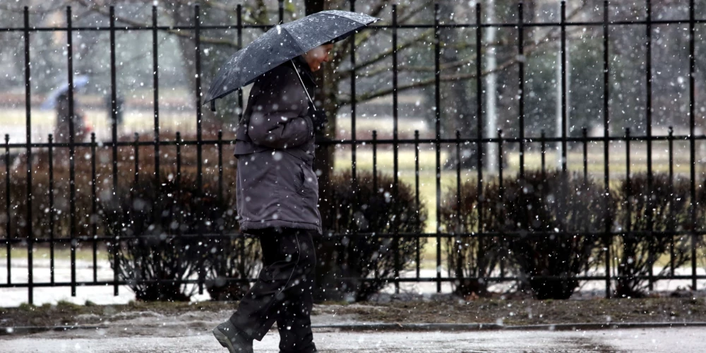 В пятницу в Латвии ожидаются дожди и снег, температура до +6 градусов
