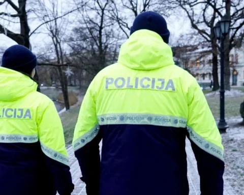 В Риге острый дефицит дорожных полицейских, требуются выпускники колледжа