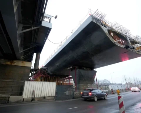 В Риге строят недостроенный мост Rail Baltica и объект у аэропорта без ясного будущего