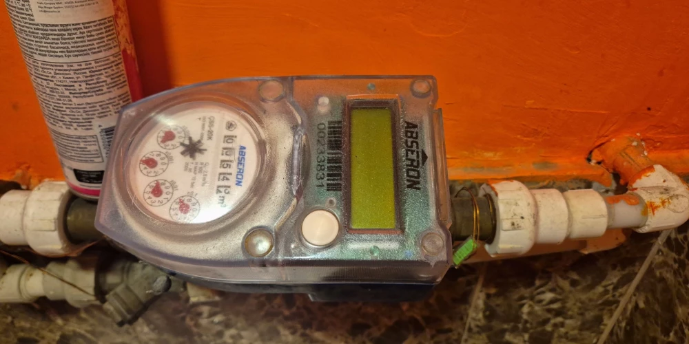 В Риге устанавливают "умные" счетчики воды в многоквартирных домах: нужно ли платить?