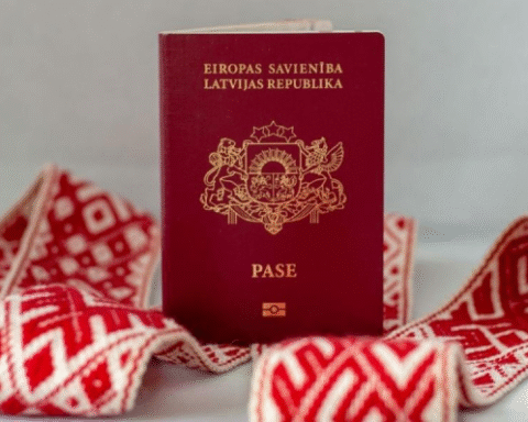 В Сейме отклонили обсуждение лишения гражданства и выдворения нелояльных людей из Латвии