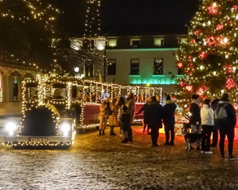 В Вентспилс возобновляется рождественский паровозик: расписание и стоимость поездки