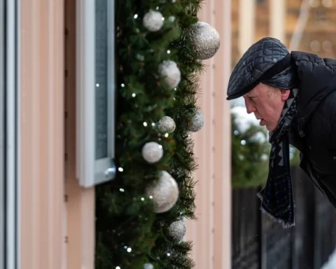 В Юрмале стартует праздничный сезон с "Елочным променадом" и световыми инсталляциями