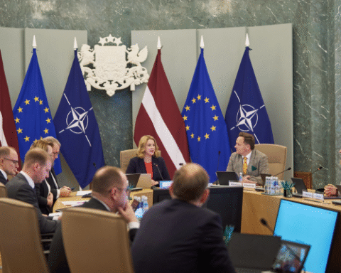 Власти Латвии обсудят поправки к бюджету, списание долгов и медуслуги для граждан