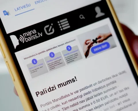 Высылка нелояльных граждан из Латвии: инициатива собрала 10 тысяч подписей