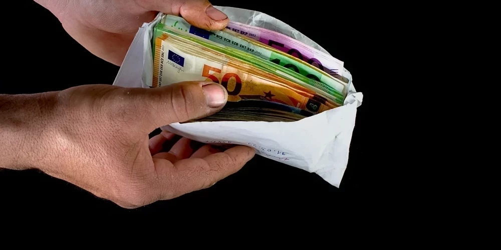 Задержаны 16 граждан Латвии за подозрительные предложения о работе и отмывание денег