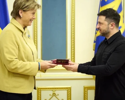 Зеленский наградил главу МИД Латвии за поддержку Украины и давление на Россию