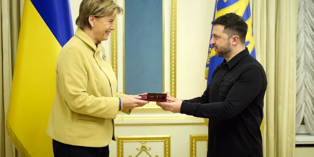 Зеленский наградил главу МИД Латвии за поддержку Украины и давление на Россию