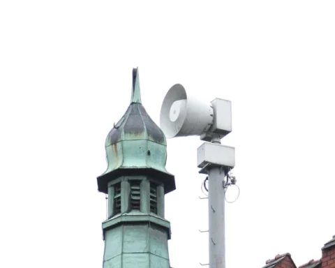 Жители Латвии услышат сирены и получат экстренное уведомление на смартфоны