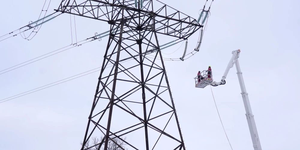 Жителям Латвии объяснили, почему 10% снижение тарифа на передачу не уменьшит счета за электричество