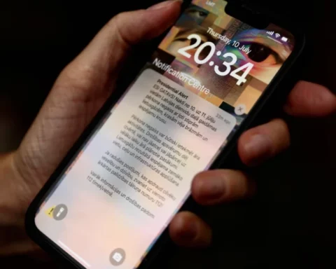 Жителям Латвии предложено простое решение для правильной работы системы экстренного оповещения