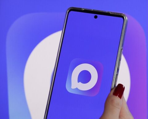 Российских школьников принуждают устанавливать государственный мессенджер MAX под угрозой объяснительных