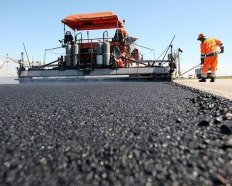 Фискальное давление ФНС ставит под угрозу дорожное строительство в России