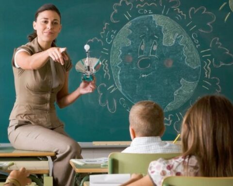 Учительский труд в российских регионах выходит на грань социального протеста