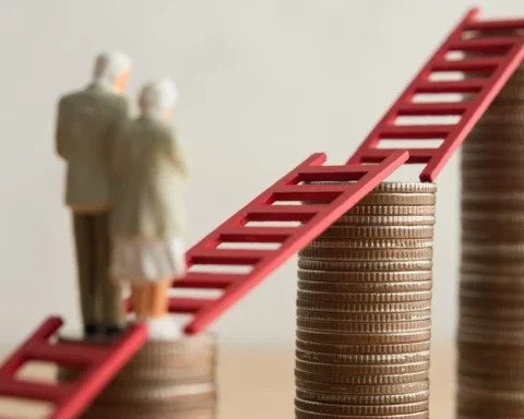 82% латвийцев не копят на пенсию, несмотря на рекомендации банкиров