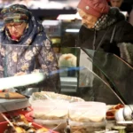 Аренда мест на рижском Центральном рынке выросла на 85%: торговцы в шоке