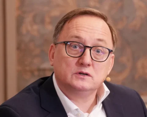 Банк Латвии: рост зарплат угрожает инфляцией из-за дефицита молодых работников