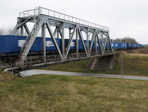 Дебаты о демонтаже железнодорожных путей в Россию: взорвать вместо разбирать