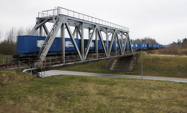 Дебаты о демонтаже железнодорожных путей в Россию: взорвать вместо разбирать