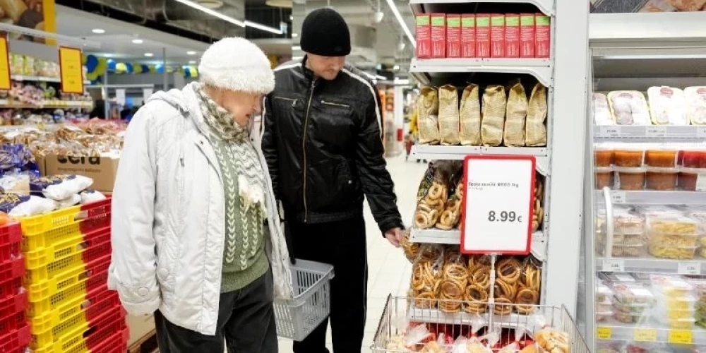 Депутаты Латвии снизили НДС на основные продукты: хлеб, молоко и курица подешевеют